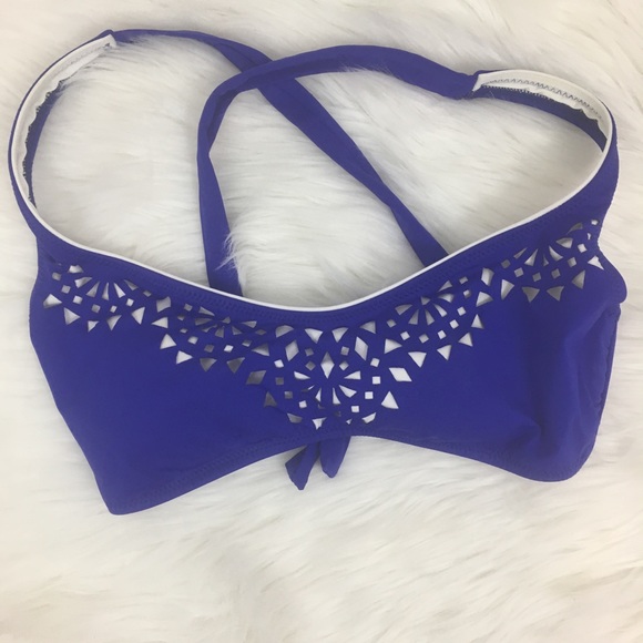 BECCA Other - Becca Blue and White Laser Cutout Bikini Top D